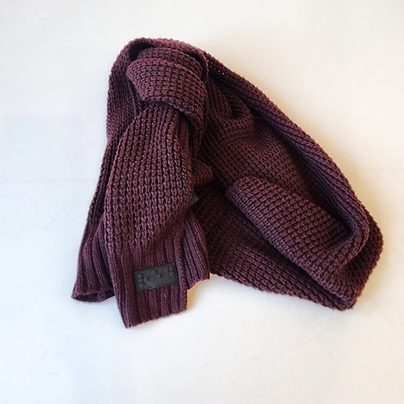 Two Blind Brothers Maroon Cuncky Scarf - Picture 2 of 4